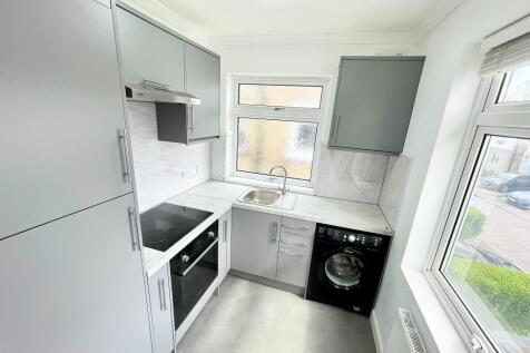 2 bedroom maisonette for sale