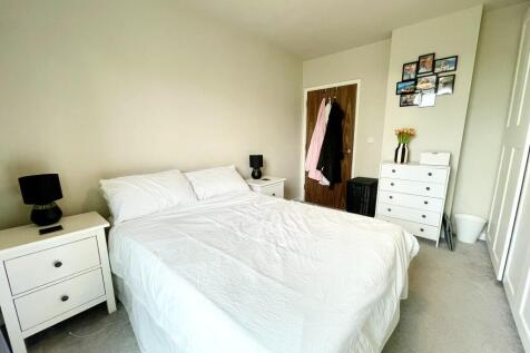Alma Road, Enfield EN3 1 bed apartment for sale