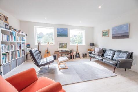 3 bedroom flat for sale