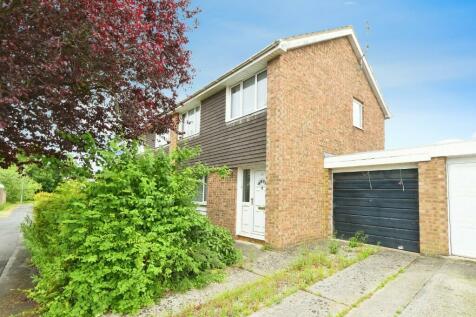 3 bedroom semi-detached house for sale