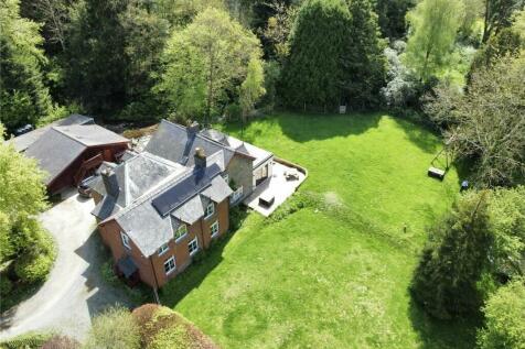 6 bedroom detached house for sale