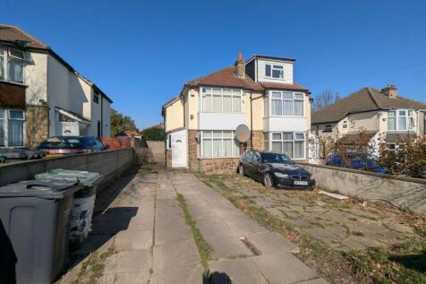 244, Haworth Road Bradford, BD9 6NS 3 bed semi
