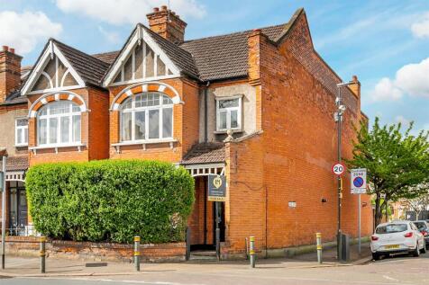 Durnsford Road, London 3 bed flat for sale