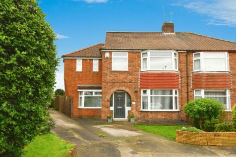 5 bedroom semi-detached house for sale