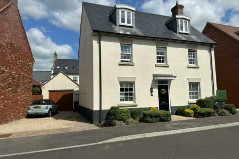 5 bedroom detached house for sale