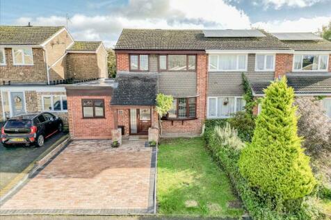 4 bedroom semi-detached house for sale