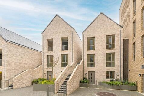 3 bedroom flat for sale