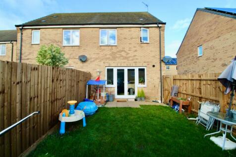 3 bedroom semi-detached house for sale