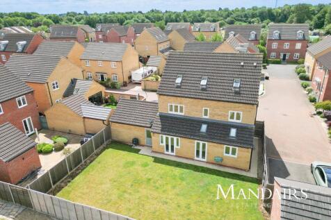5 bedroom detached house for sale