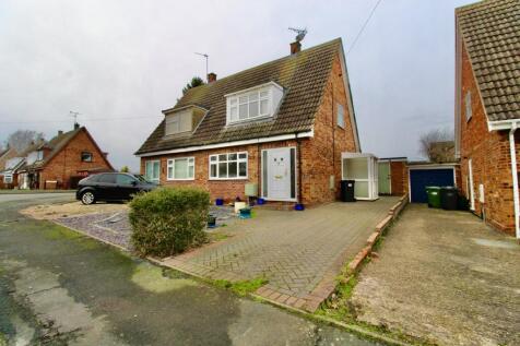 2 bedroom semi-detached house for sale
