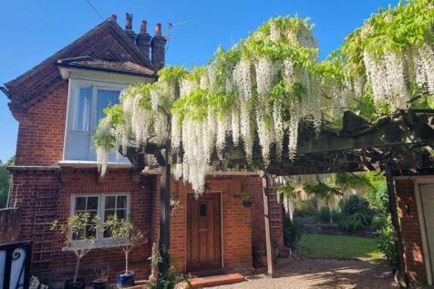 Gravel Hill, Chalfont St Peter 3 bed detached house for sale