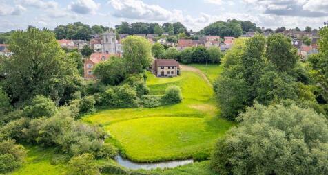 6 bedroom detached house for sale