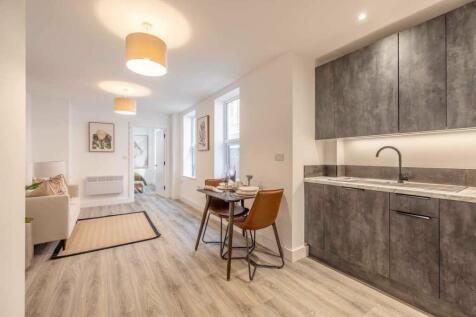 10 The Grove, Slough SL1 2 bed penthouse for sale