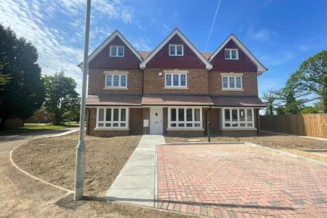 Cobblers Close, Farnham Royal SL2 4 bed semi