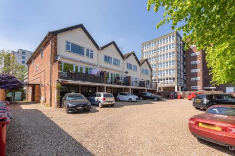 3 bedroom maisonette for sale