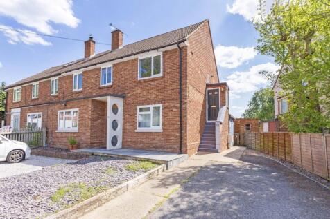 Coniston Crescent, Burnham SL1 2 bed maisonette for sale