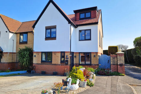 CYPRESS GARDENS, NEWTON, PORTHCAWL... 3 bed detached house for sale