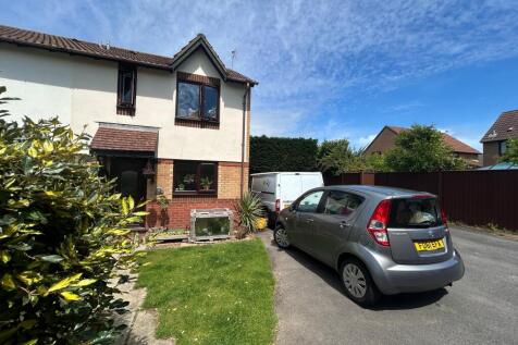 JUNIPER CLOSE, NEWTON, PORTHCAWL... 3 bed end of terrace house for sale