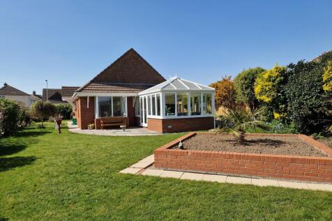 GREENFIELD WAY, NOTTAGE, PORTHCAWL... 2 bed detached bungalow for sale
