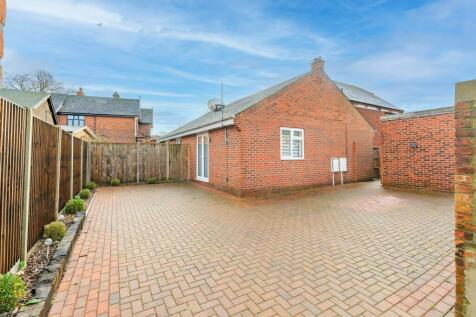 2 bedroom detached bungalow for sale