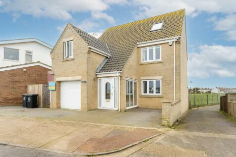 North Drive, Great Yarmouth 4 bed detached house for sale