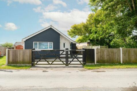 2 bedroom detached bungalow for sale