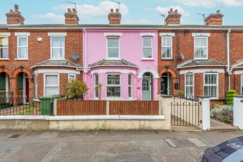 4 bedroom terraced house for sale