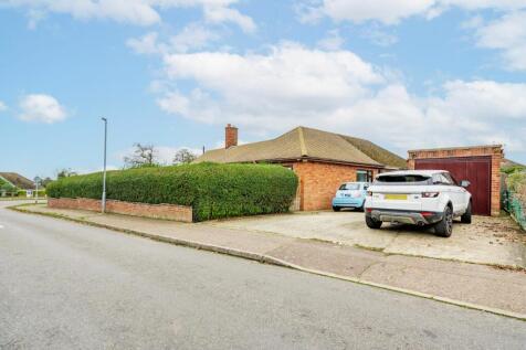 3 bedroom semi-detached bungalow for sale