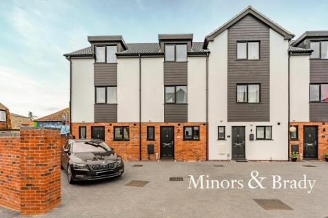 Albion Road, Great Yarmouth 4 bed terraced house for sale
