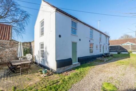 Yarmouth Road, Ormesby 3 bed detached house for sale