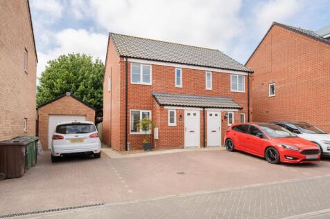 2 bedroom semi-detached house for sale