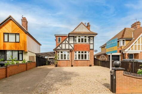 Lawn Avenue, Great Yarmouth 3 bed detached house for sale