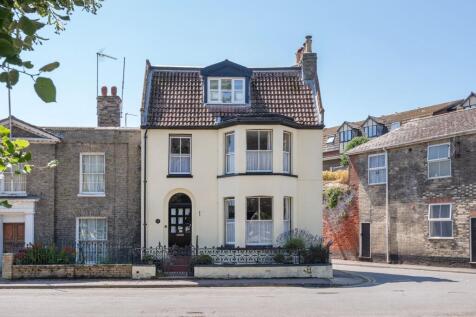 4 bedroom end of terrace house for sale