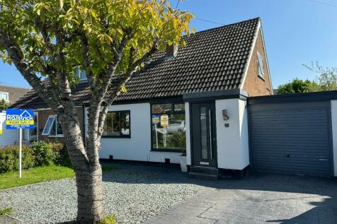 4 bedroom semi-detached bungalow for sale