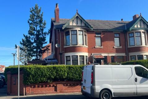 Cumberland Avenue, Blackpool FY1 2 bed flat for sale