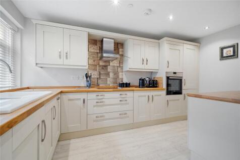 Dorchester, Dorset 2 bed maisonette for sale