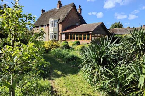 Shillingstone, Dorset 4 bed detached house for sale