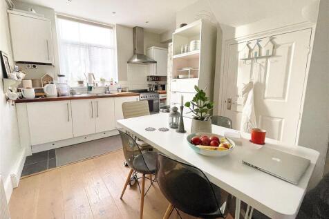 Heene Road, Worthing, West Sussex, BN11 2 bed semi