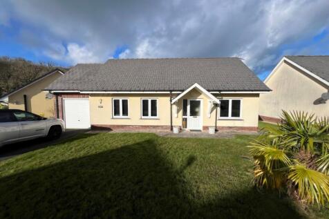Dolphin Court, New Quay, SA45 4 bed bungalow for sale
