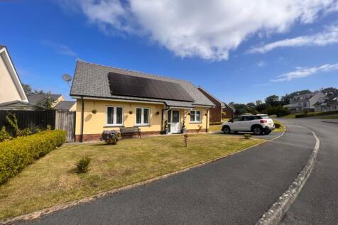 Dolphin Court, New Quay, SA45 4 bed bungalow for sale