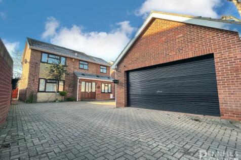 4 bedroom detached house for sale