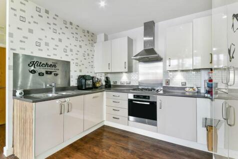 High Street, Edgware 2 bed apartment for sale