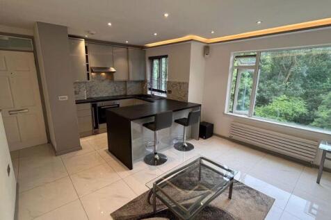 Finchley Park, London, N12 1 bed flat for sale
