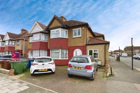 Vancouver Road, Edgware HA8 2 bed flat for sale
