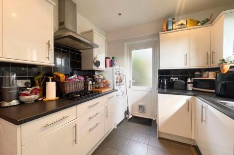 Bushfield Crescent, Edgware, HA8 3 bed semi