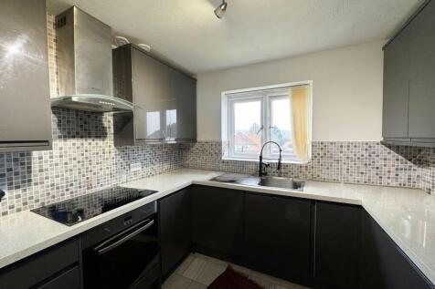 Moray Close, Arran Court, HA8 2 bed flat for sale