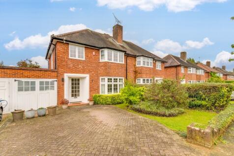 Fordwich Road, Welwyn Garden City... 3 bed semi