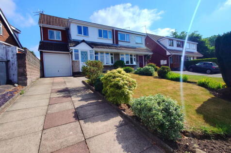 4 bedroom semi-detached house for sale