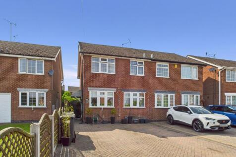 Elmtree Road, Calverton, Nottingham 3 bed semi