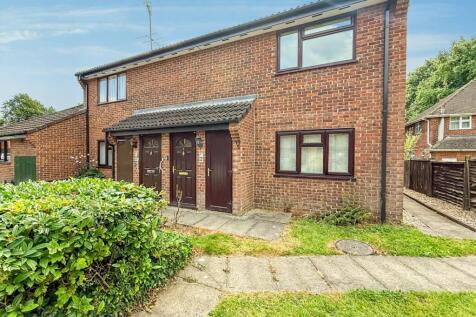 Brookdale Court, Sherwood Dales... 1 bed maisonette for sale